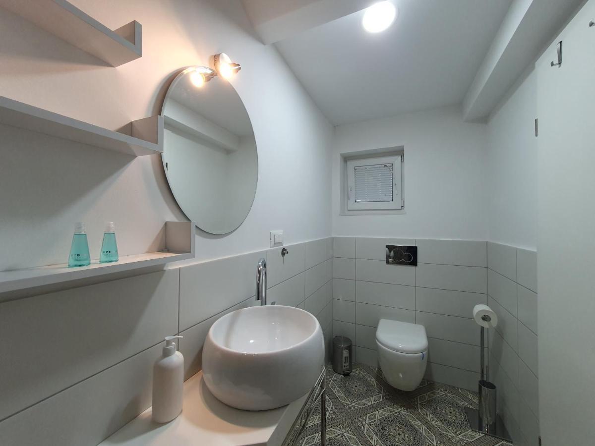Charming Apartment Mila In Privat House With Free Parking リュブリャナ エクステリア 写真